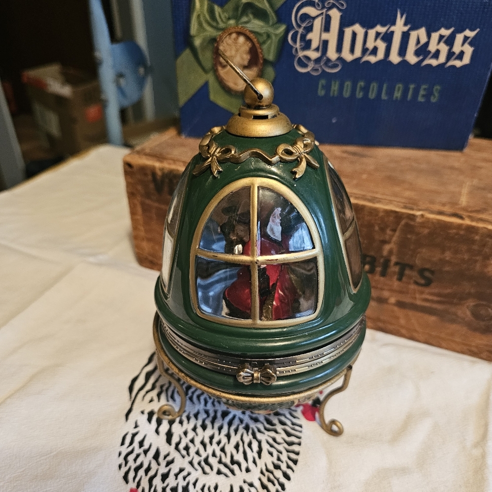 Mr. Christmas Heirloom Magical Light Musical Santa Holiday Egg Decor